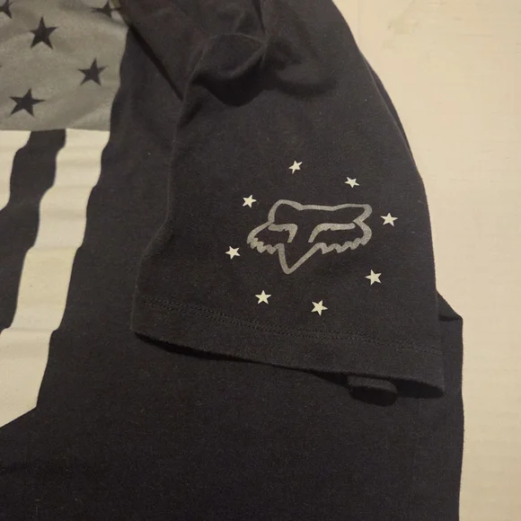 Fox Men's Black and Gray Graphic Tee - Picture 5 of 9